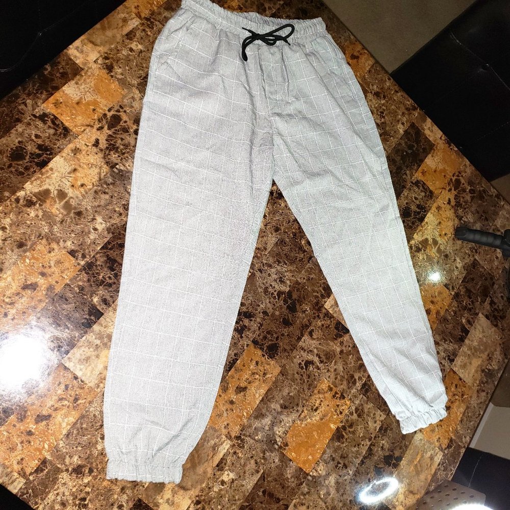 Yuqun elastic waist and cuff pants.